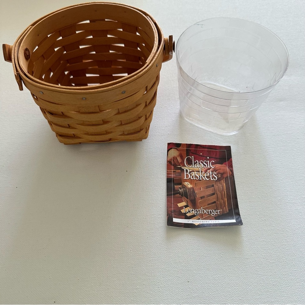 Longaberger vintage Tan Round Woven Basket with Insert